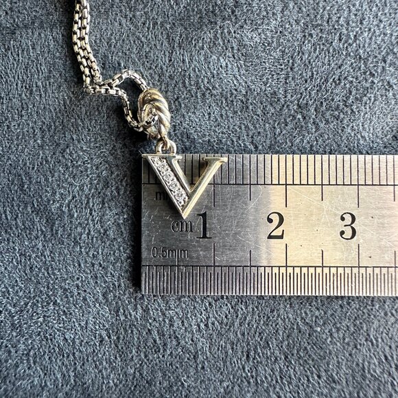 David Yurman Pavé Initial V Charm Necklace in Sterling Silver w/ White Diamonds - Picture 13 of 14
